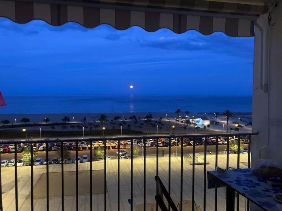 Vistas Frontales Al Mar Daire Empuriabrava Dış mekan fotoğraf