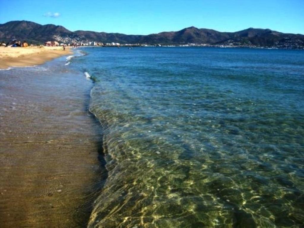 Vistas Frontales Al Mar Daire Empuriabrava Dış mekan fotoğraf