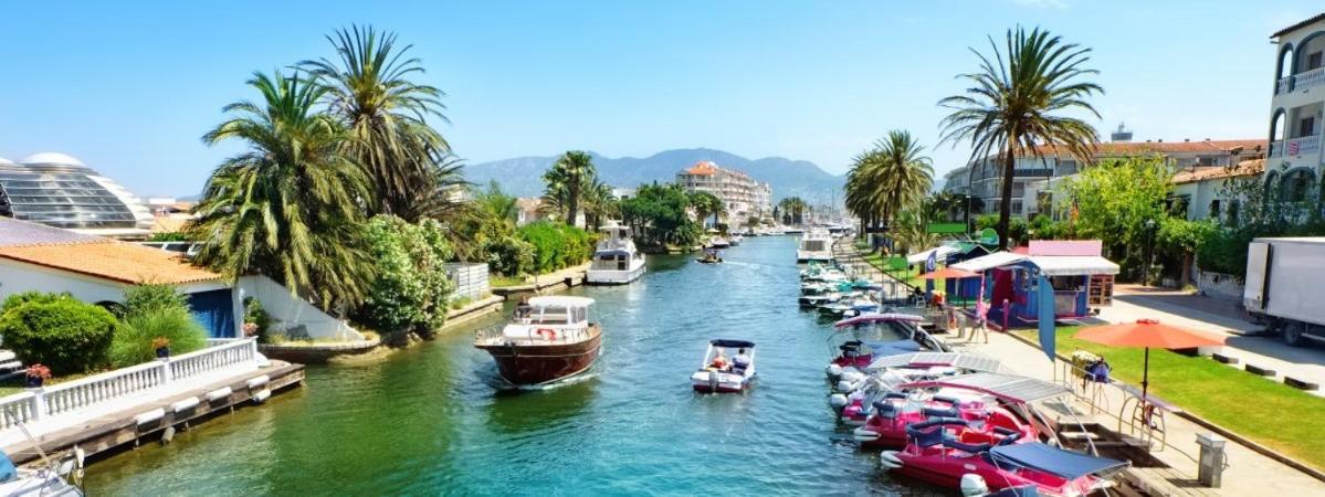 Vistas Frontales Al Mar Daire Empuriabrava Dış mekan fotoğraf